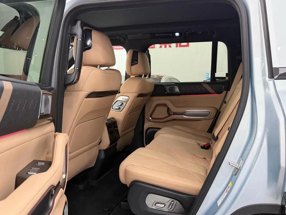 2025 FangChengBao Bao 8 2.0T 245HP L4 E-CVT PHEV 36.8KWH image 12