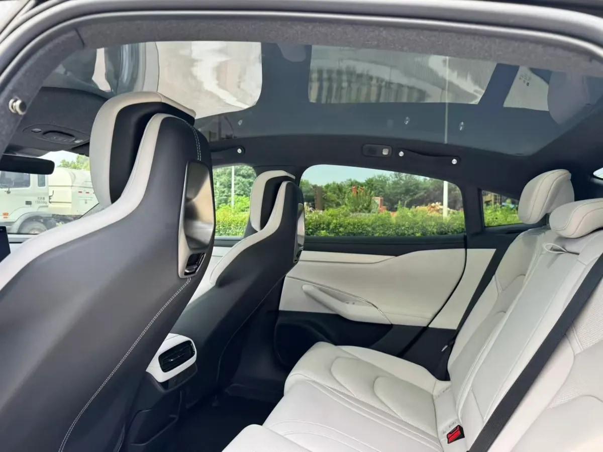 2024 Xiaomi SU7 BEV 73.6KWH image 12