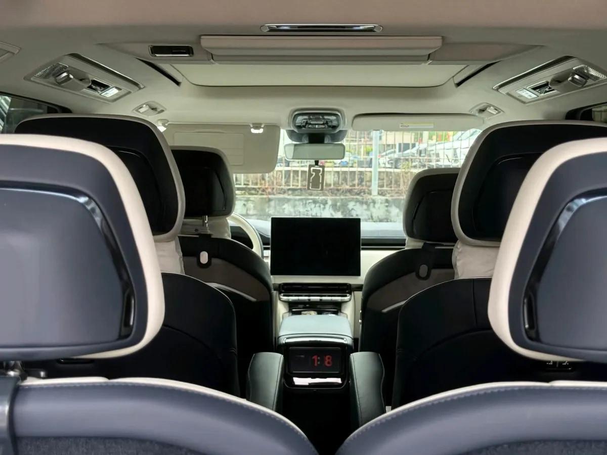 2025 Zeekr 9X 2.0T 279HP L4 1DHT PHEV image 13