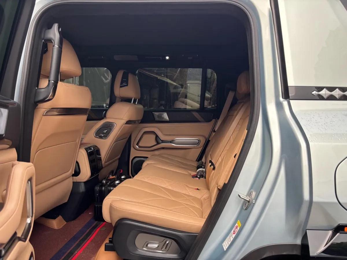 2025 FangChengBao Bao 8 2.0T 245HP L4 E-CVT PHEV 36.8KWH image 13