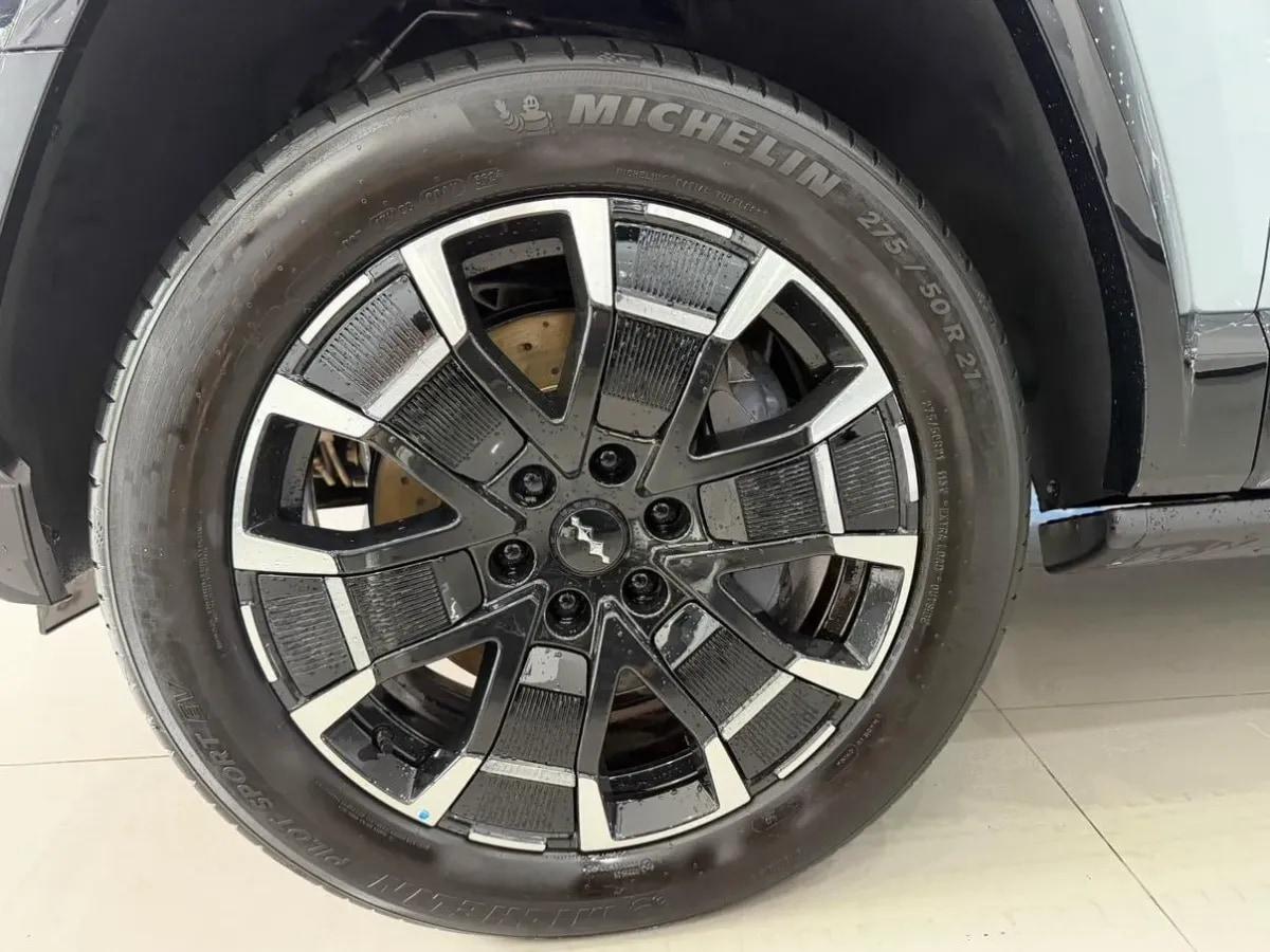 2025 Fang Cheng Bao Bao 8 2.0T 245HP L4 E-CVT PHEV 36.8KWH image 15