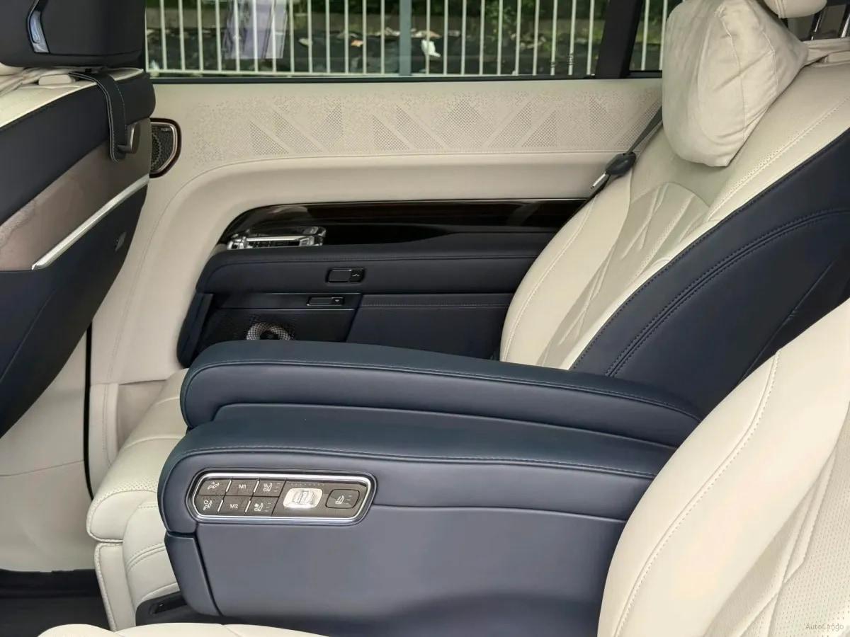 2025 Zeekr 9X 2.0T 279HP L4 1DHT PHEV image 16