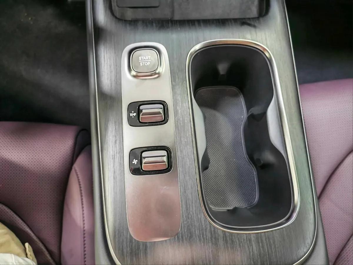2024 Xiaomi SU7 BEV 73.6KWH image 17