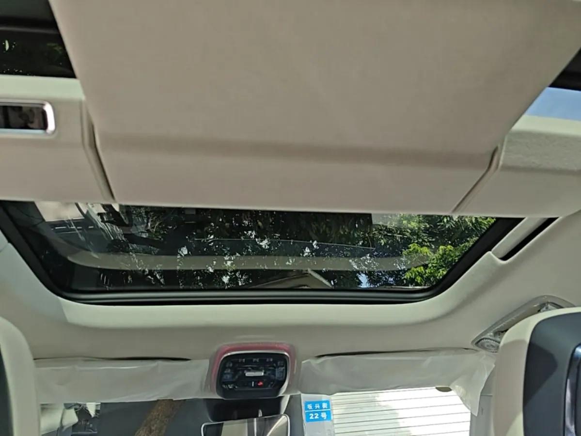 2025 Zeekr 9X 2.0T 279HP L4 1DHT PHEV image 17