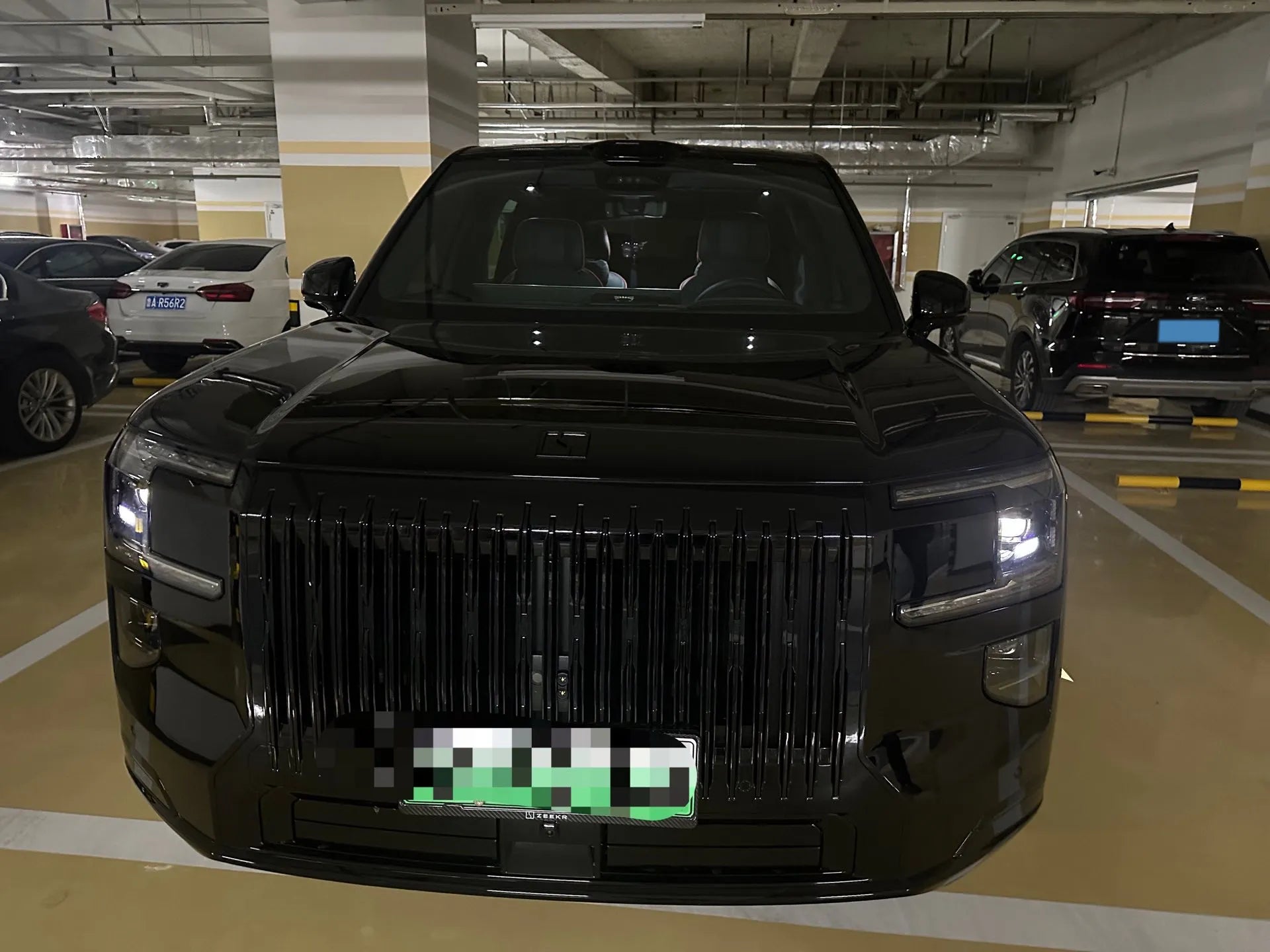 2025 Zeekr 9X 2.0T 279HP L4 1DHT PHEV image 7