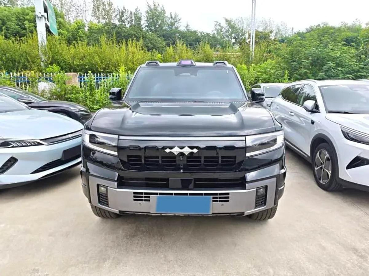 2025 FangChengBao Bao 8 2.0T 245HP L4 E-CVT PHEV 36.8KWH image 2