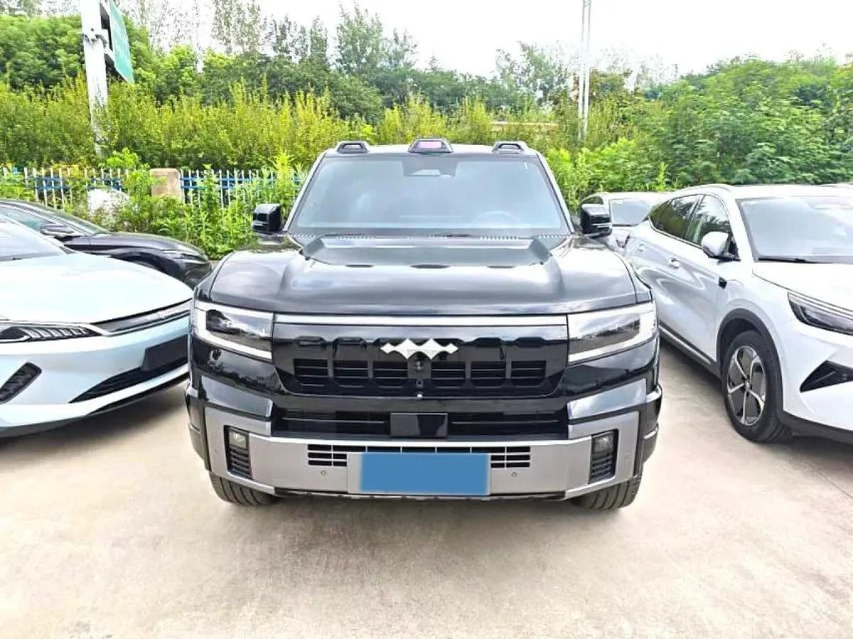 2025 FangChengBao Bao 8 2.0T 245HP L4 E-CVT PHEV 36.8KWH image 2