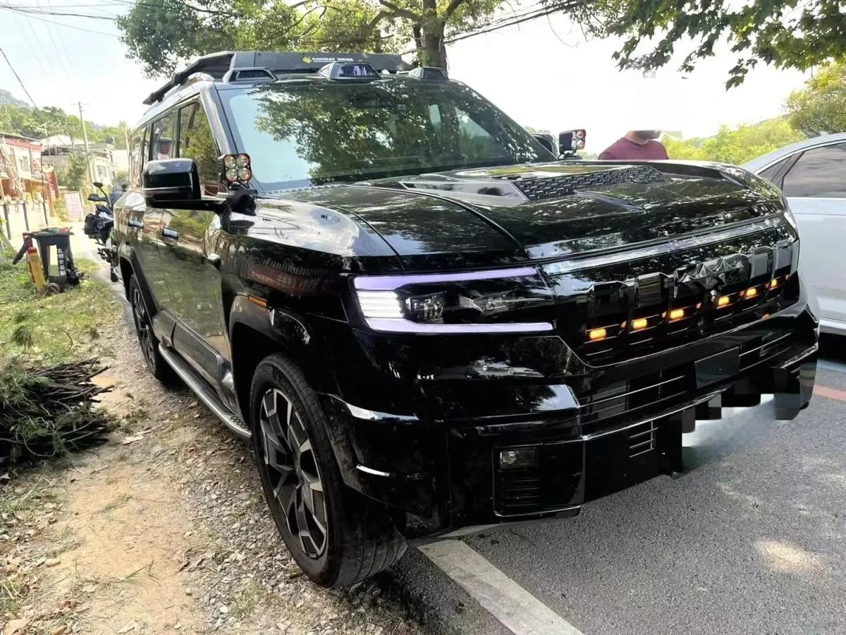 2025 FangChengBao Bao 8 2.0T 245HP L4 E-CVT PHEV 36.8KWH image 2