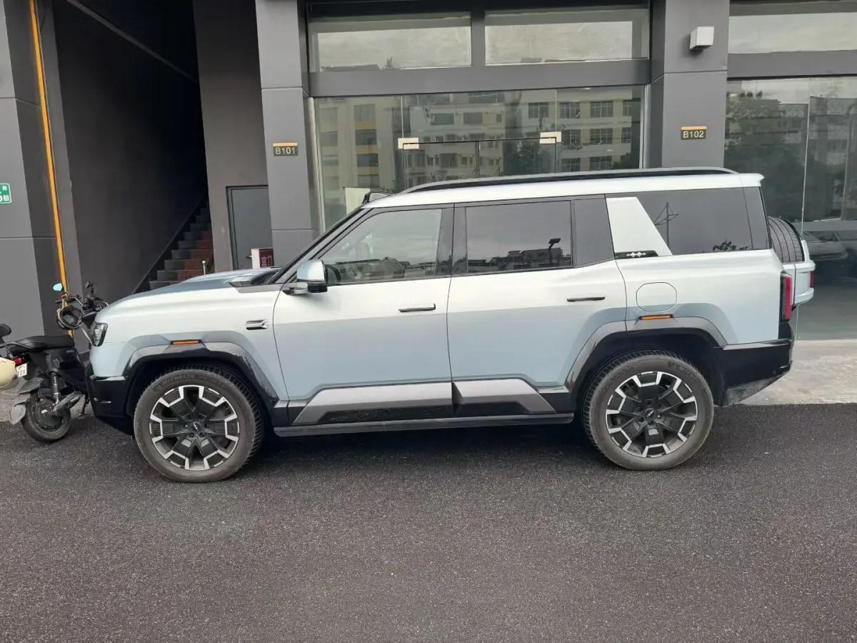 2025 FangChengBao Bao 8 2.0T 245HP L4 E-CVT PHEV 36.8KWH image 2