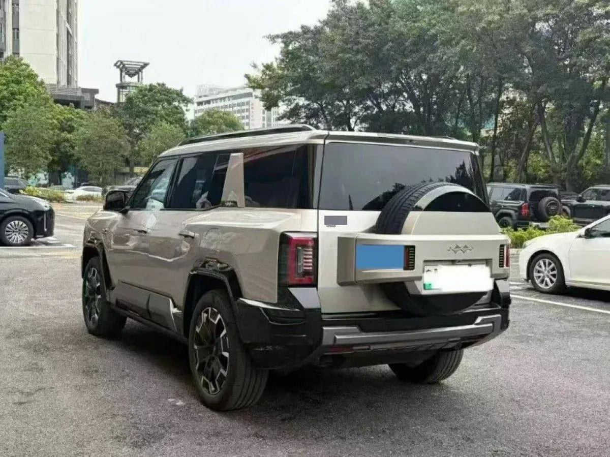 2025 FangChengBao Bao 8 2.0T 245HP L4 E-CVT PHEV 36.8KWH image 2