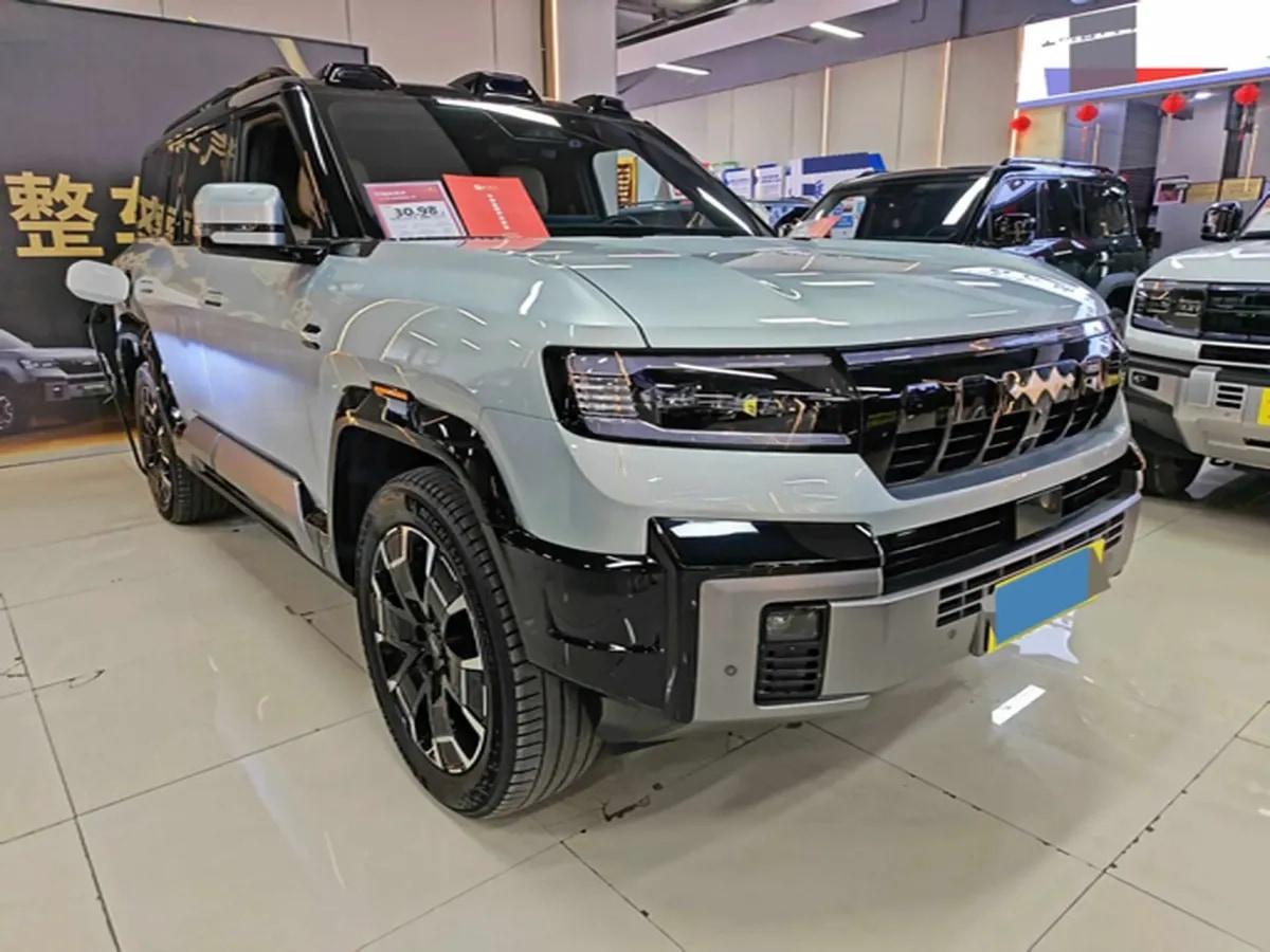 2025 FangChengBao Bao 8 2.0T 245HP L4 E-CVT PHEV 36.8KWH image 2