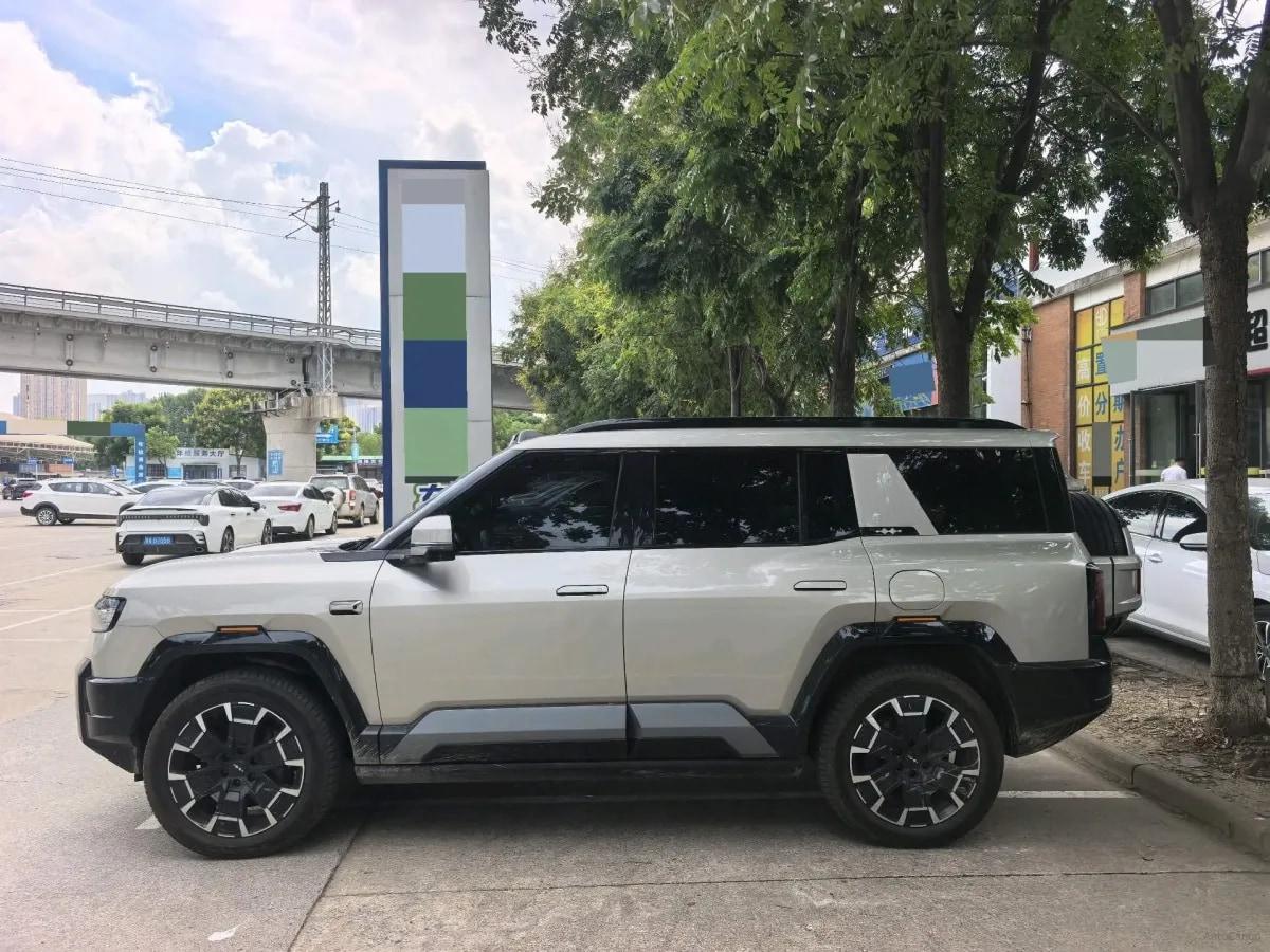 2025 FangChengBao Bao 8 2.0T 245HP L4 E-CVT PHEV 36.8KWH image 2