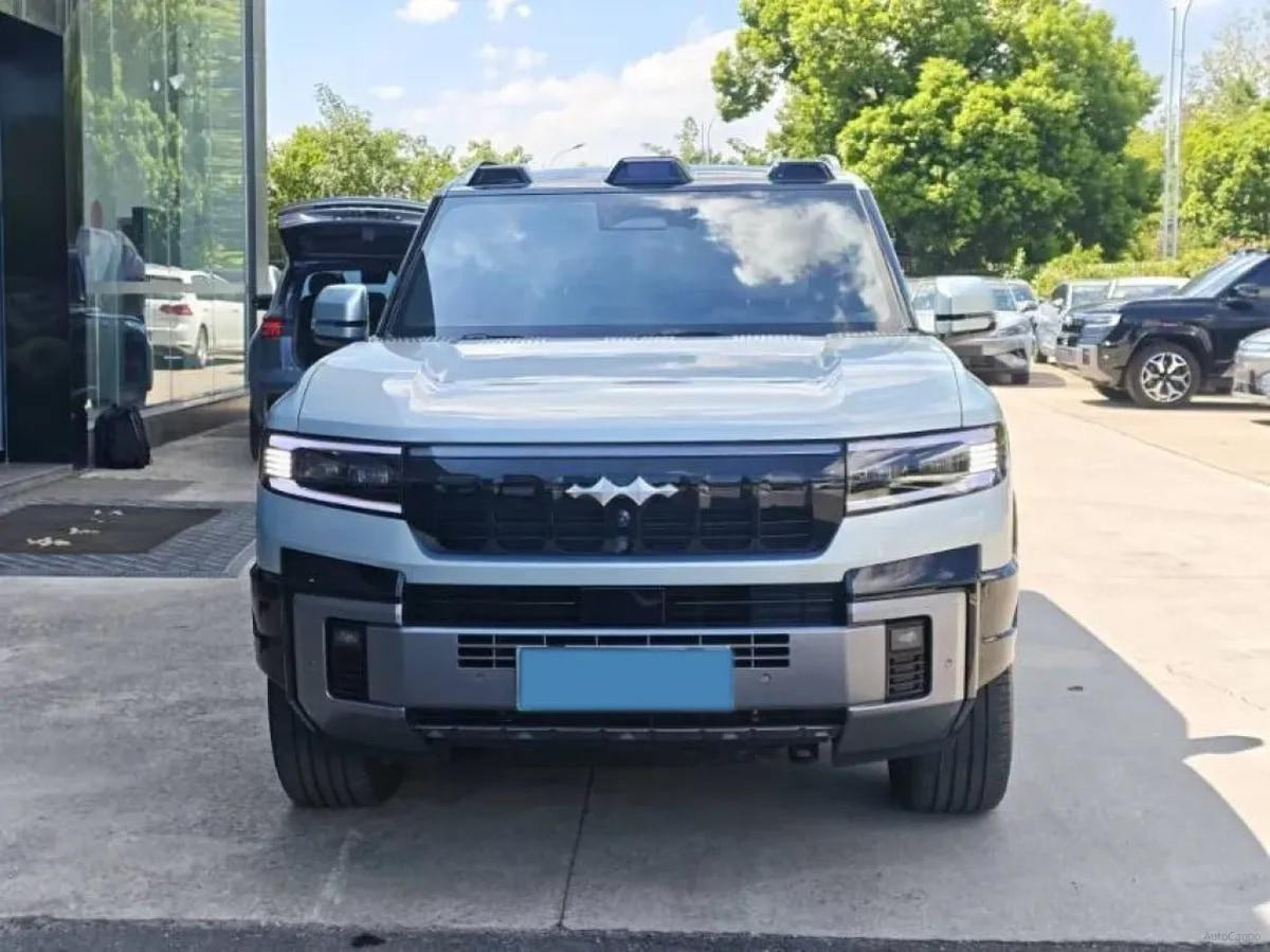 2025 FangChengBao Bao 8 2.0T 245HP L4 E-CVT PHEV 36.8KWH image 2
