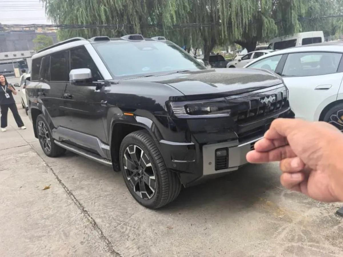 2025 Fang Cheng Bao Bao 8 2.0T 245HP L4 E-CVT PHEV 36.8KWH image 2