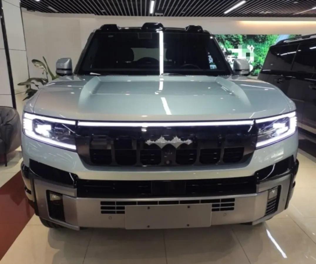 2025 FangChengBao Bao 8 2.0T 245HP L4 E-CVT PHEV 36.8KWH image 2