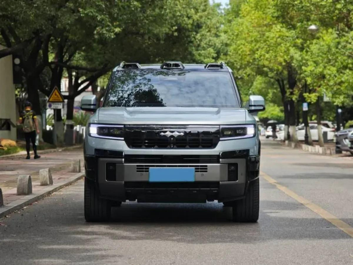 2025 FangChengBao Bao 8 2.0T 245HP L4 E-CVT PHEV 36.8KWH image 2