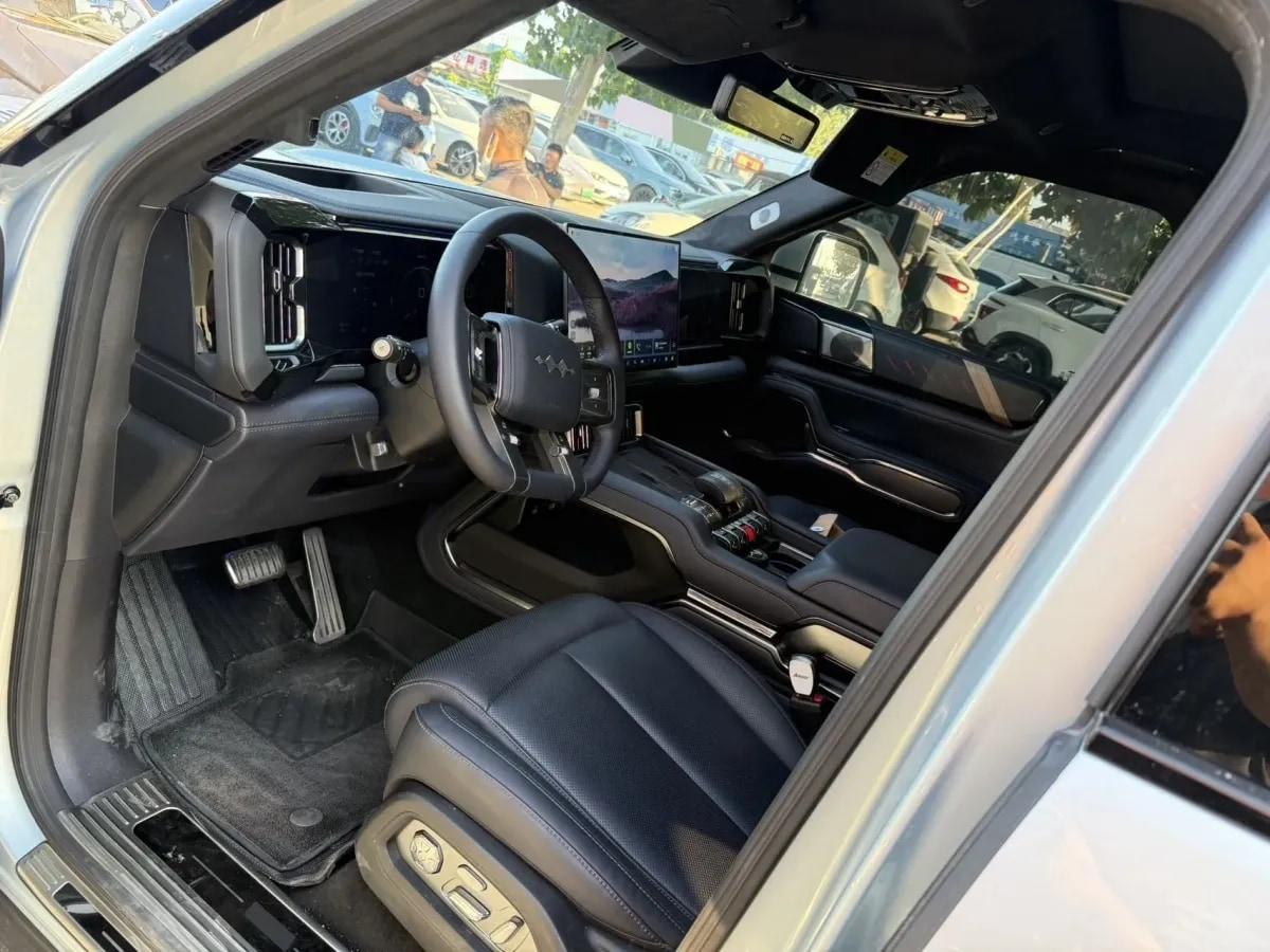 2025 FangChengBao Bao 8 2.0T 245HP L4 E-CVT PHEV 36.8KWH image 2
