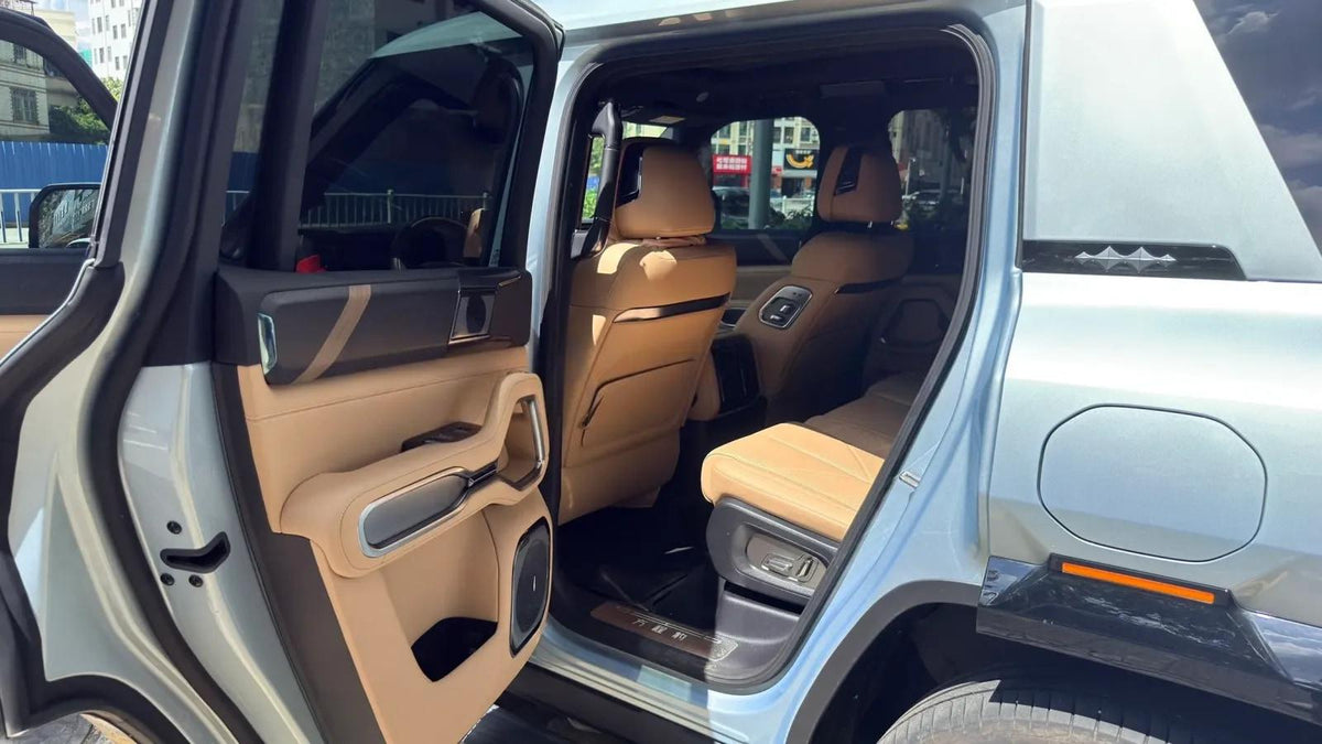 2025 FangChengBao Bao 8 2.0T 245HP L4 E-CVT PHEV 36.8KWH image 2