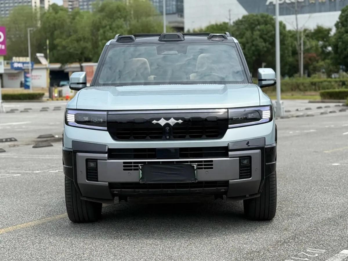 2025 FangChengBao Bao 8 2.0T 245HP L4 E-CVT PHEV 36.8KWH image 2