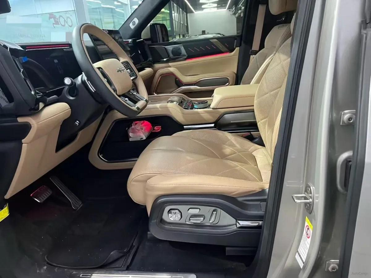 2025 FangChengBao Bao 8 2.0T 245HP L4 E-CVT PHEV 36.8KWH image 2