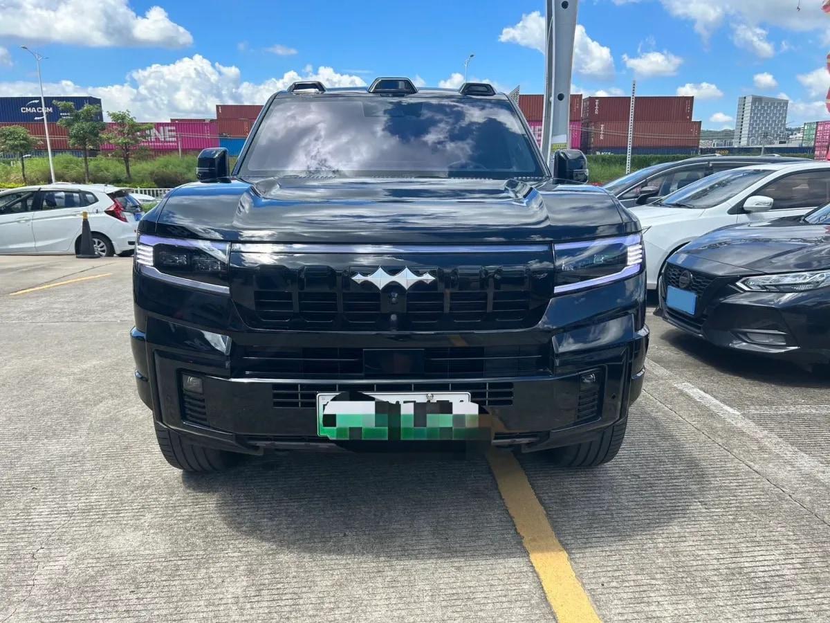 2025 FangChengBao Bao 8 2.0T 245HP L4 E-CVT PHEV 36.8KWH image 2