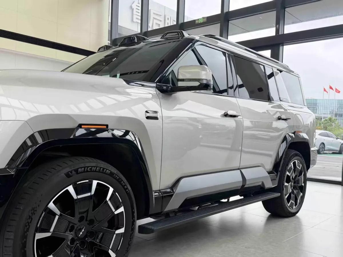2025 FangChengBao Bao 8 2.0T 245HP L4 E-CVT PHEV 36.8KWH image 2