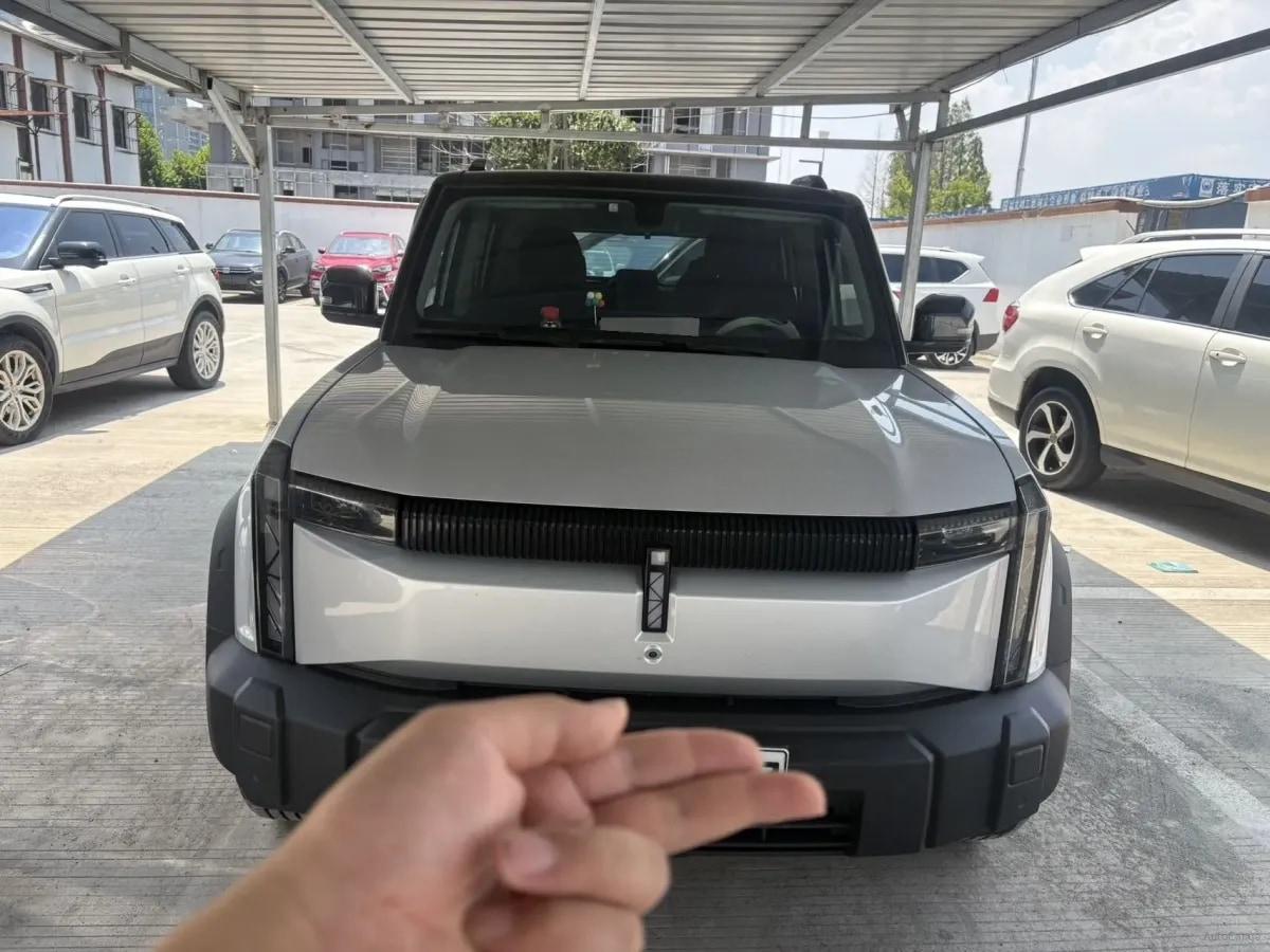 2024 iCAR iCAR 03 BEV 65.69KWH image 2