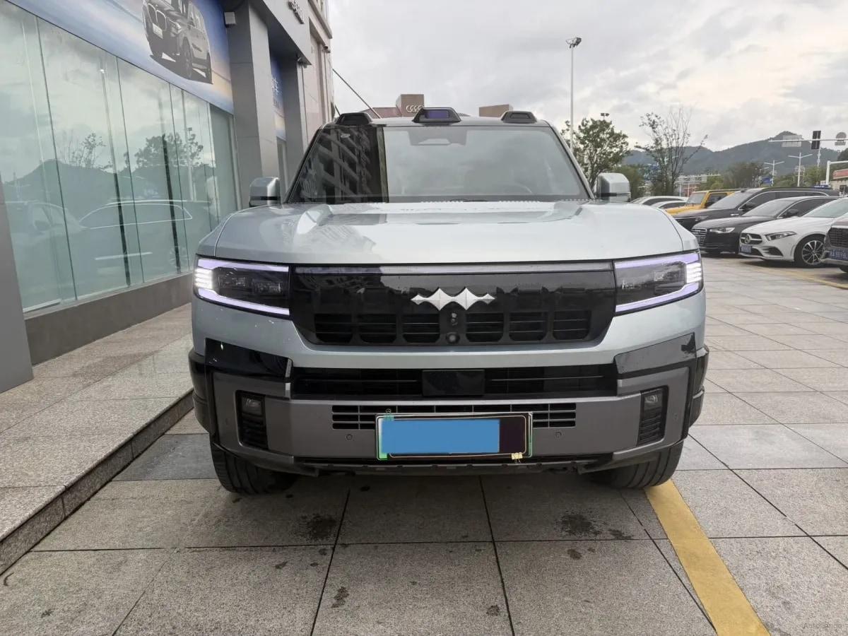 2025 FangChengBao Bao 8 2.0T 245HP L4 E-CVT PHEV 36.8KWH image 2
