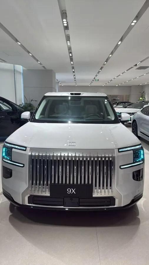 2025 Zeekr 9X 2.0T 279HP L4 1DHT PHEV image 2