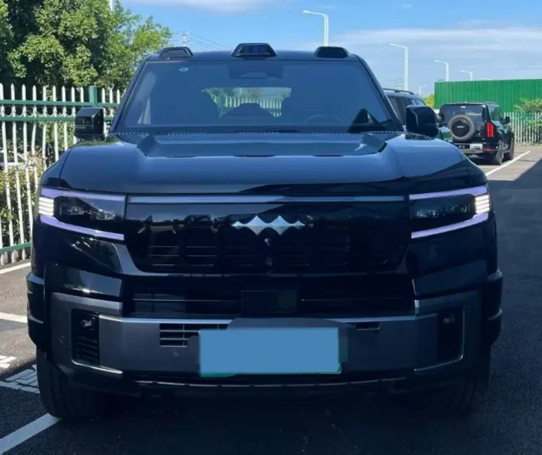 2025 FangChengBao Bao 8 2.0T 245HP L4 E-CVT PHEV 36.8KWH image 2