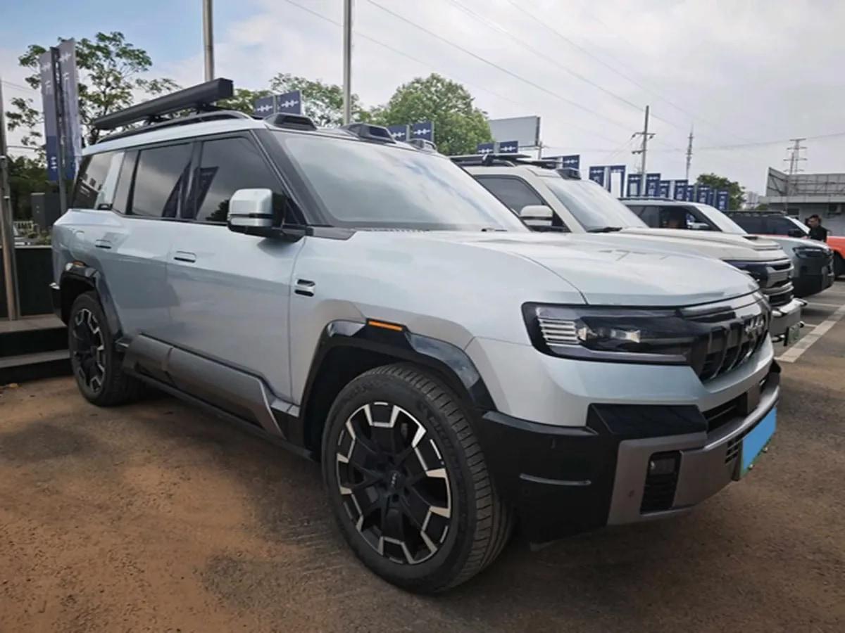 2025 FangChengBao Bao 8 2.0T 245HP L4 E-CVT PHEV 36.8KWH image 2