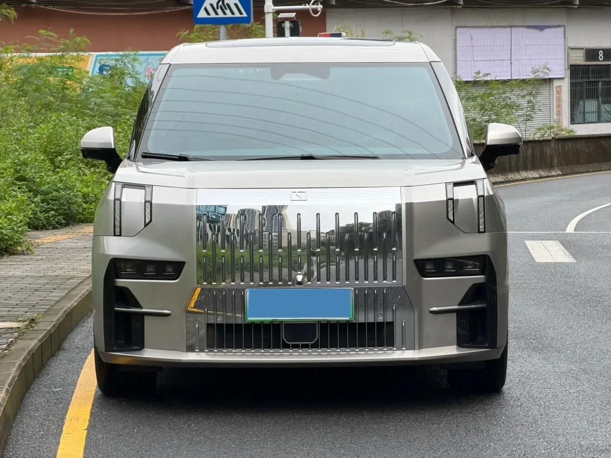 2022 Zeekr 009 BEV 140KWH image 2