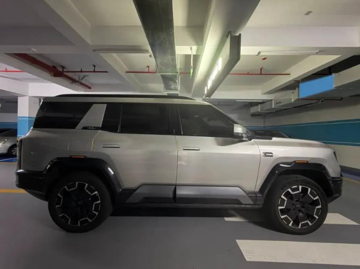 2025 FangChengBao Bao 8 2.0T 245HP L4 E-CVT PHEV 36.8KWH image 2