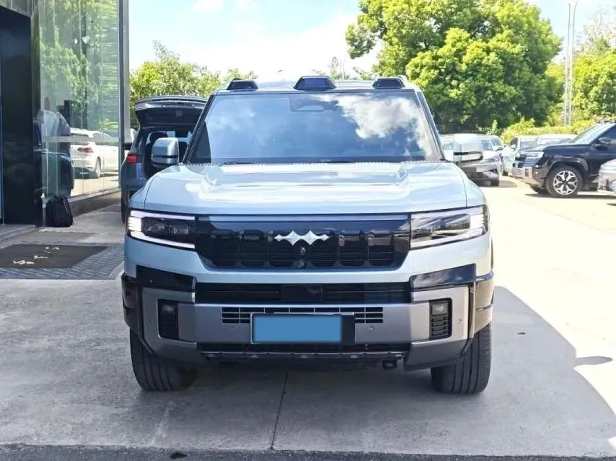 2025 FangChengBao Bao 8 2.0T 245HP L4 E-CVT PHEV 36.8KWH image 2