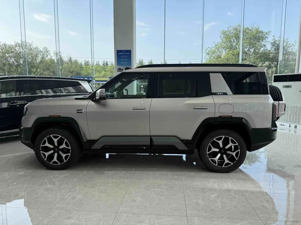 2025 Fang Cheng Bao Bao 8 2.0T 245HP L4 E-CVT PHEV 36.8KWH image 2
