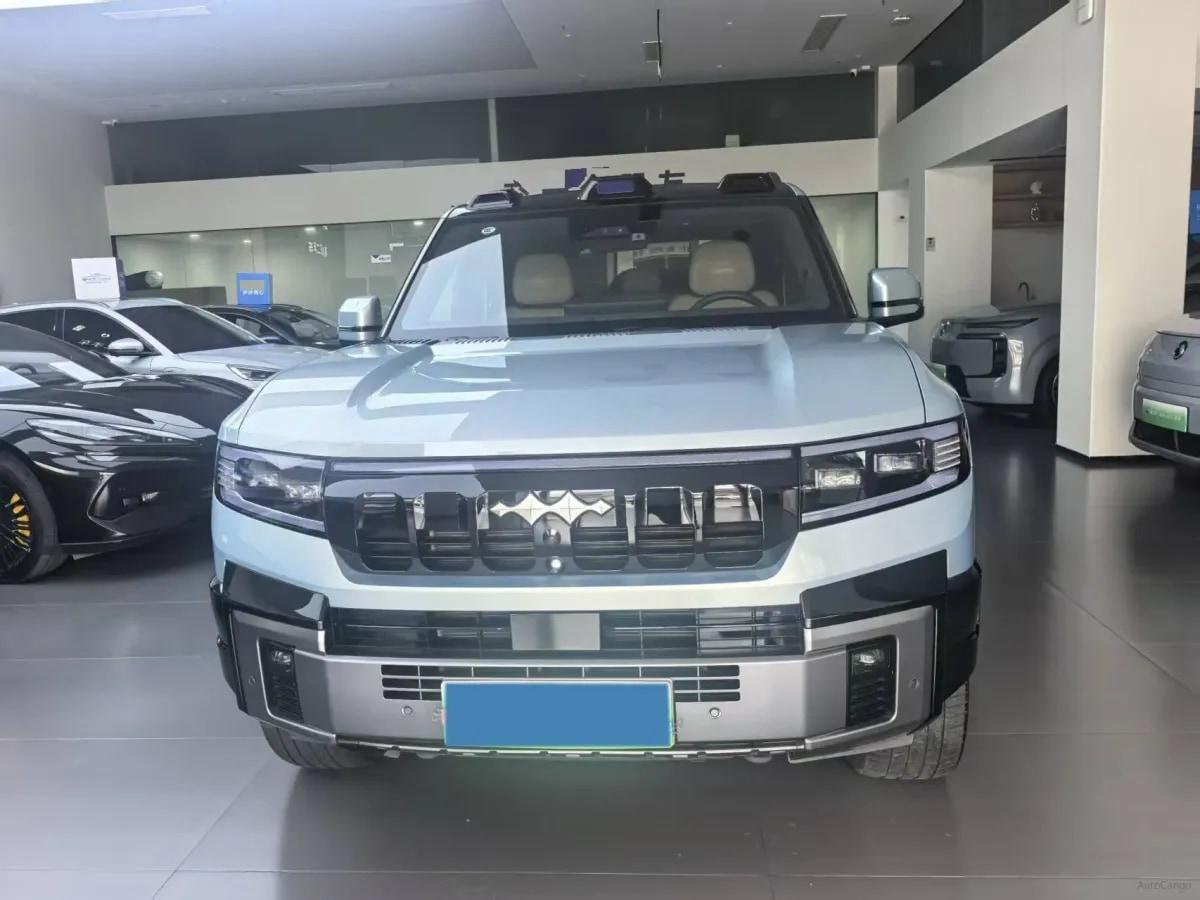 2025 FangChengBao Bao 8 2.0T 245HP L4 E-CVT PHEV 36.8KWH image 2
