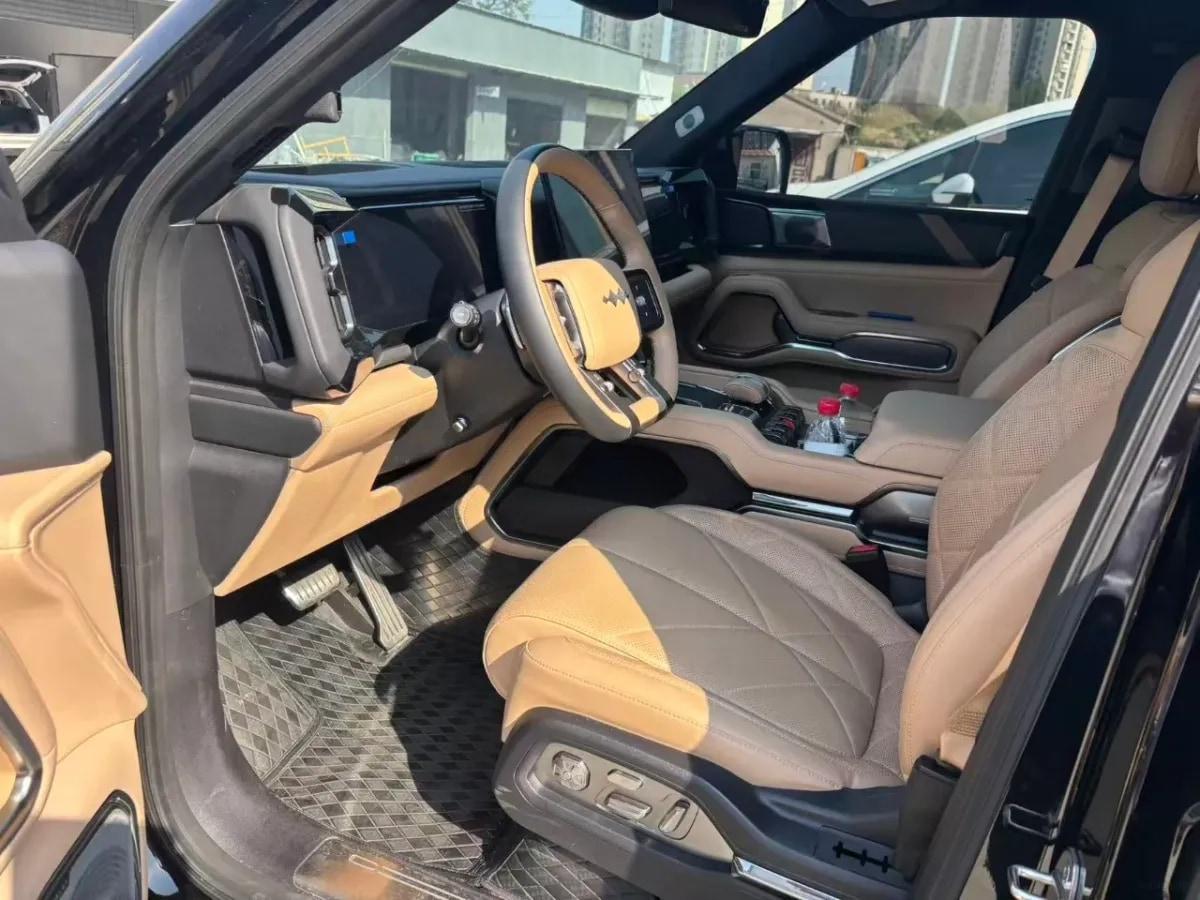 2025 FangChengBao Bao 8 2.0T 245HP L4 E-CVT PHEV 36.8KWH image 2