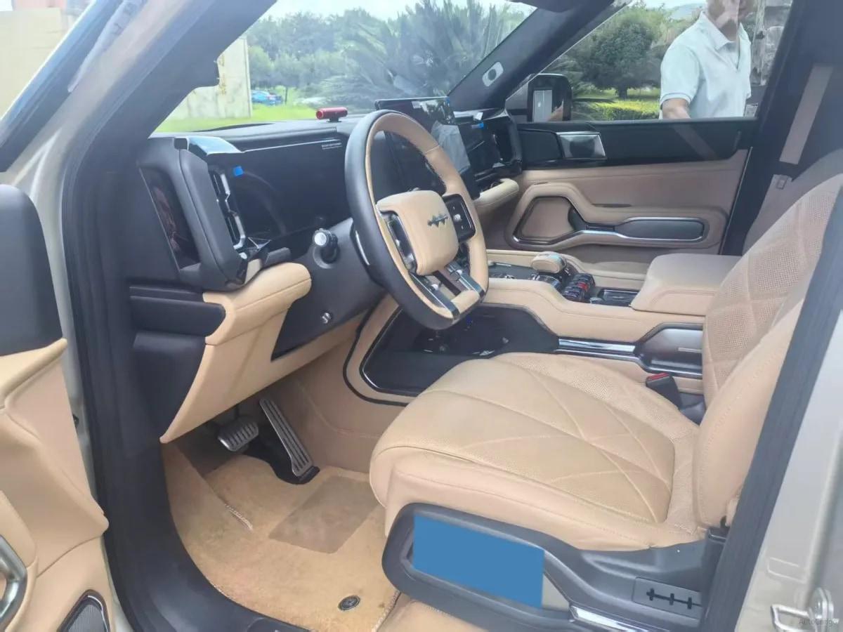 2025 FangChengBao Bao 8 2.0T 245HP L4 E-CVT PHEV 36.8KWH image 2