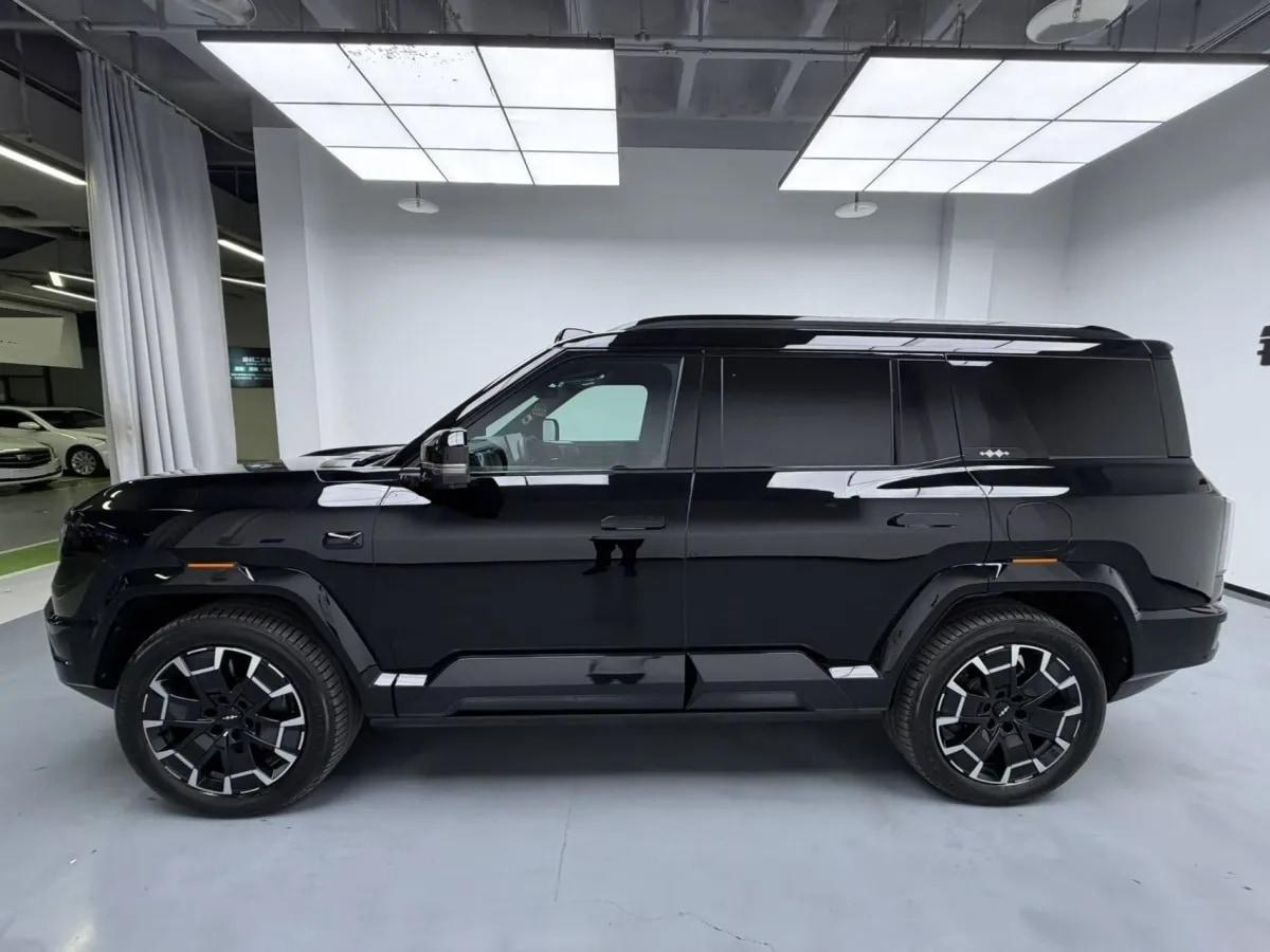 2025 Fang Cheng Bao Bao 8 2.0T 245HP L4 E-CVT PHEV 36.8KWH image 2
