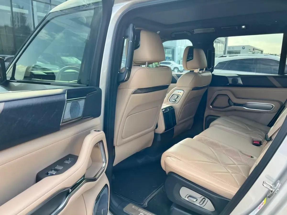 2025 FangChengBao Bao 8 2.0T 245HP L4 E-CVT PHEV 36.8KWH image 2