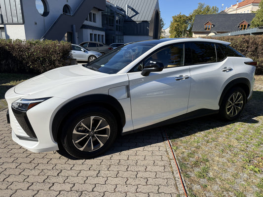 LEXUS RZ 450e AWD Executive - preowned car [Stock]