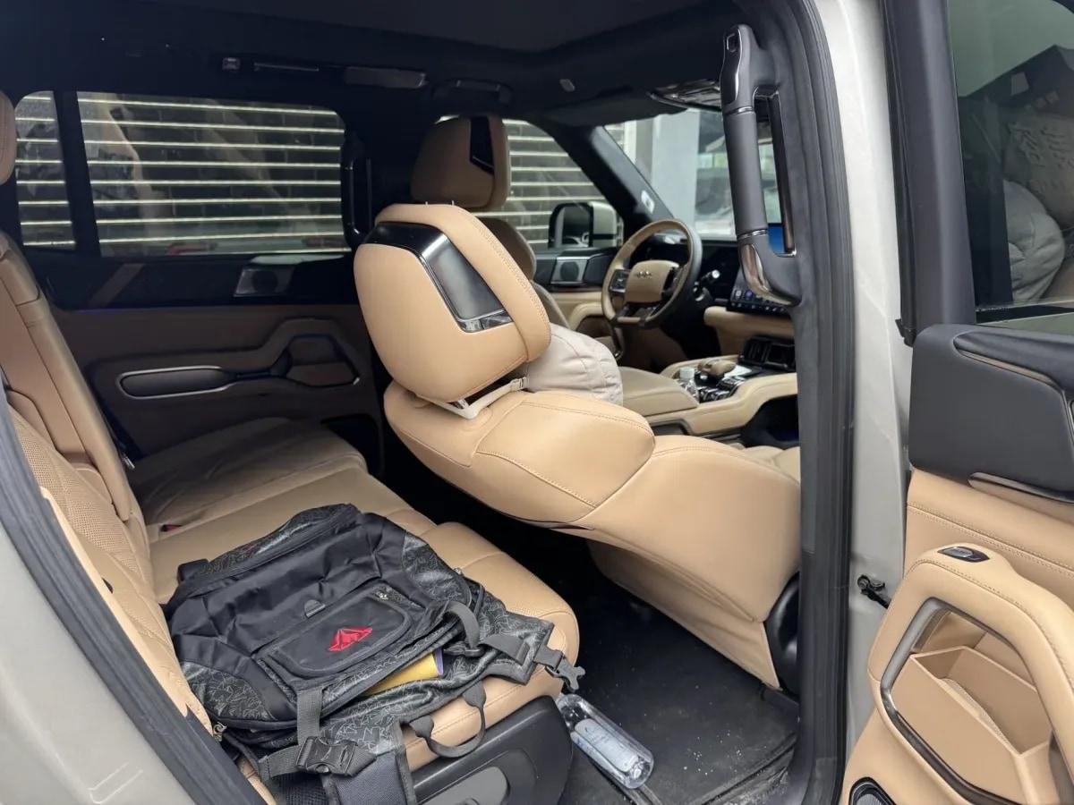 2025 FangChengBao Bao 8 2.0T 245HP L4 E-CVT PHEV 36.8KWH image 3
