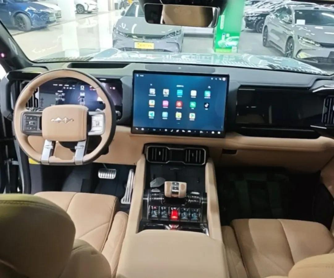 2025 FangChengBao Bao 8 2.0T 245HP L4 E-CVT PHEV 36.8KWH image 3
