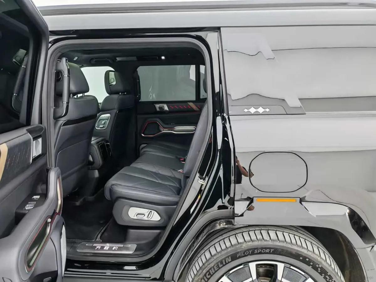 2025 FangChengBao Bao 8 2.0T 245HP L4 E-CVT PHEV 36.8KWH image 3