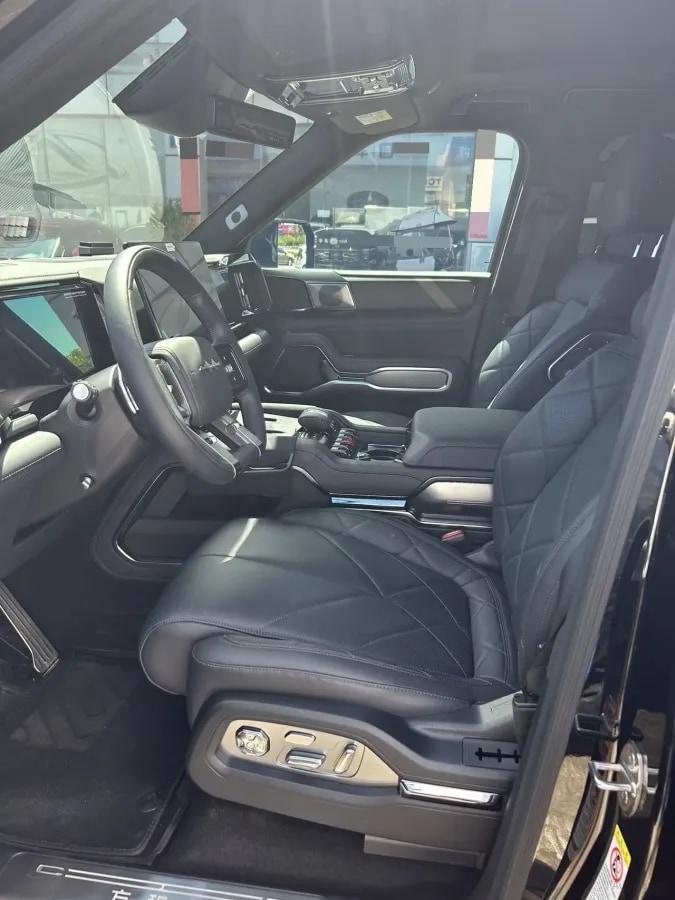 2025 FangChengBao Bao 8 2.0T 245HP L4 E-CVT PHEV 36.8KWH image 3