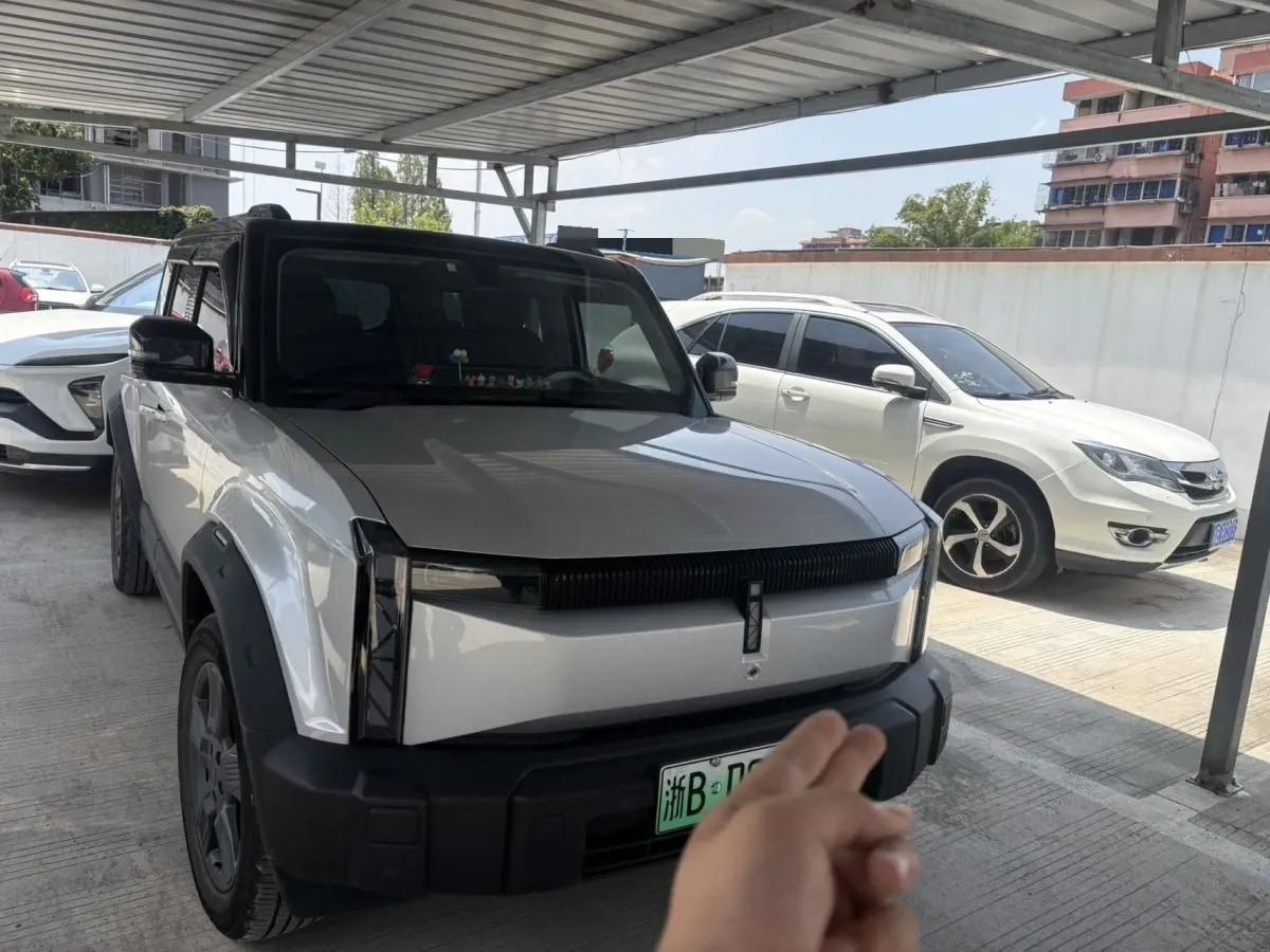 2024 iCAR iCAR 03 BEV 65.69KWH image 3