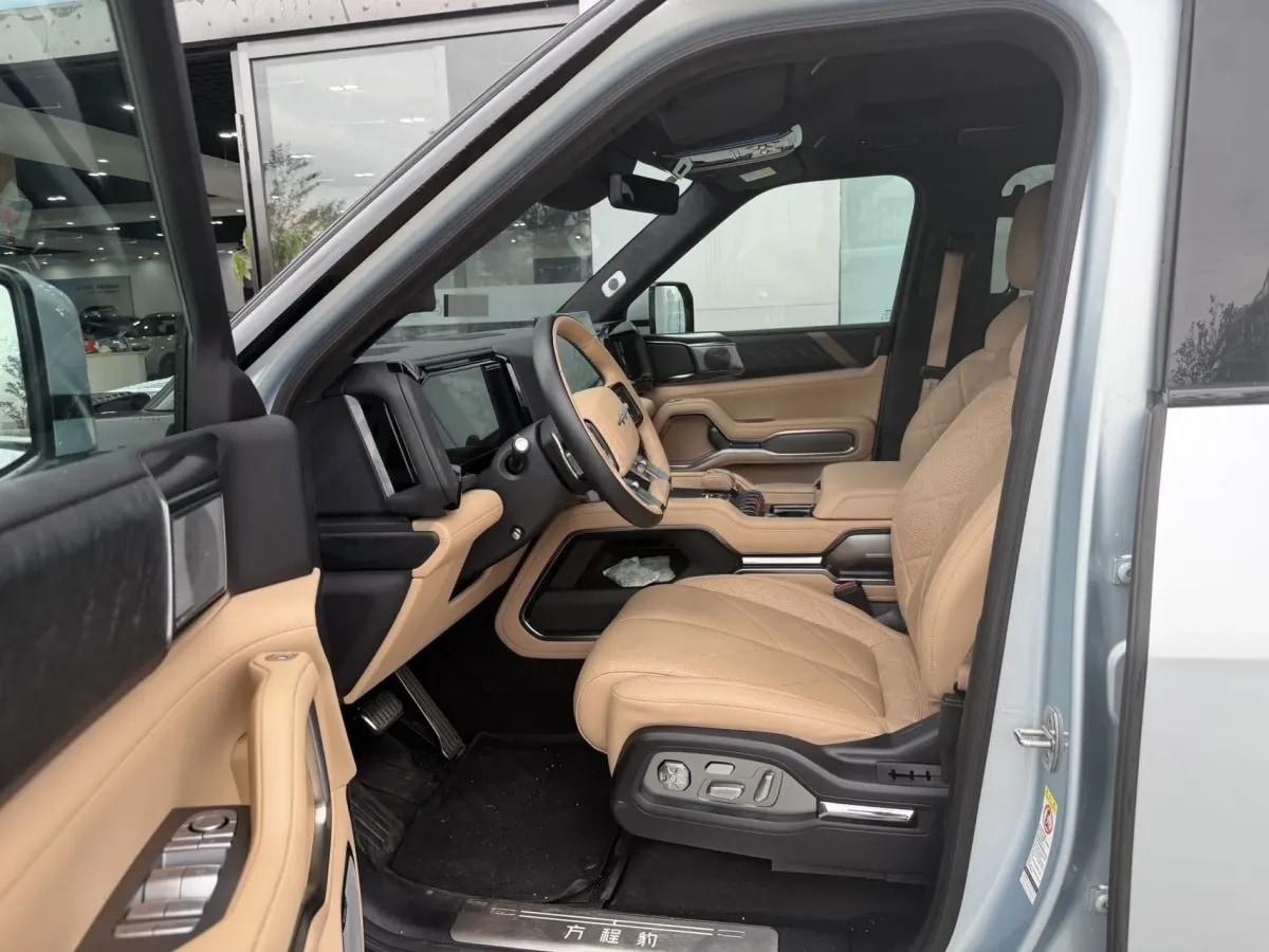 2025 FangChengBao Bao 8 2.0T 245HP L4 E-CVT PHEV 36.8KWH image 3