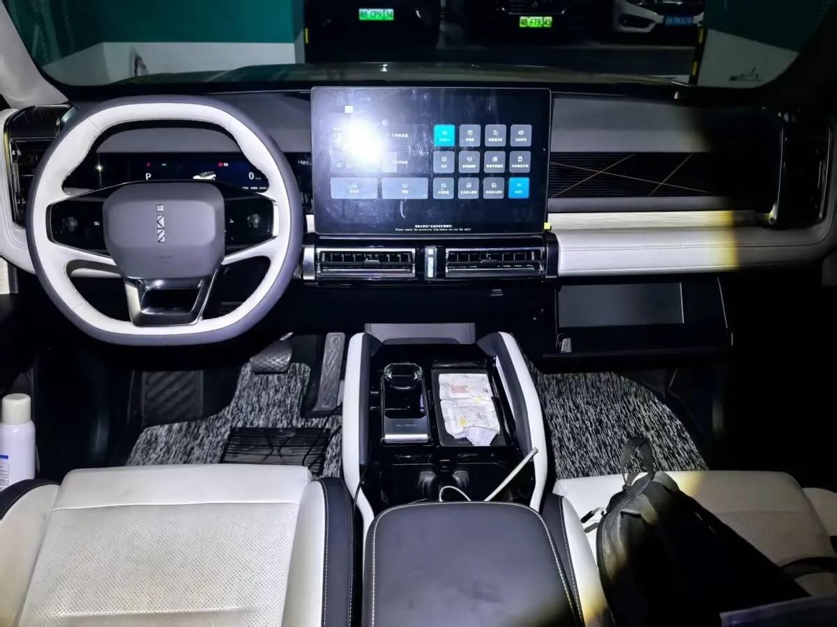 2024 iCAR iCAR 03 BEV 65.69KWH image 3