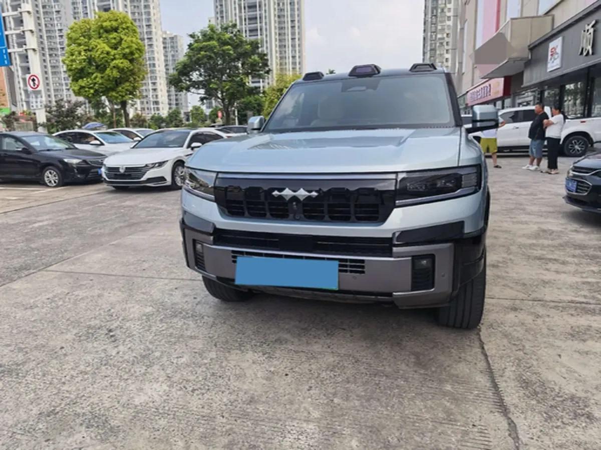 2025 FangChengBao Bao 8 2.0T 245HP L4 E-CVT PHEV 36.8KWH image 3