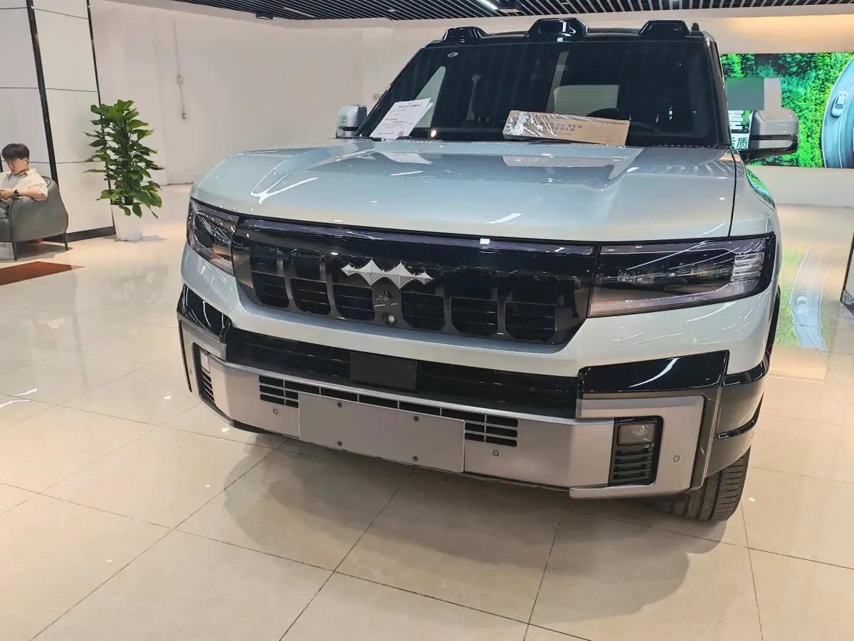 2025 FangChengBao Bao 8 2.0T 245HP L4 E-CVT PHEV 36.8KWH image 3